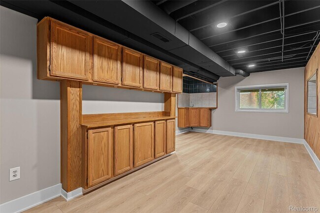 Building Photo - 6552 Orion Rd