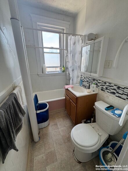 Building Photo - 90 Brainerd Rd