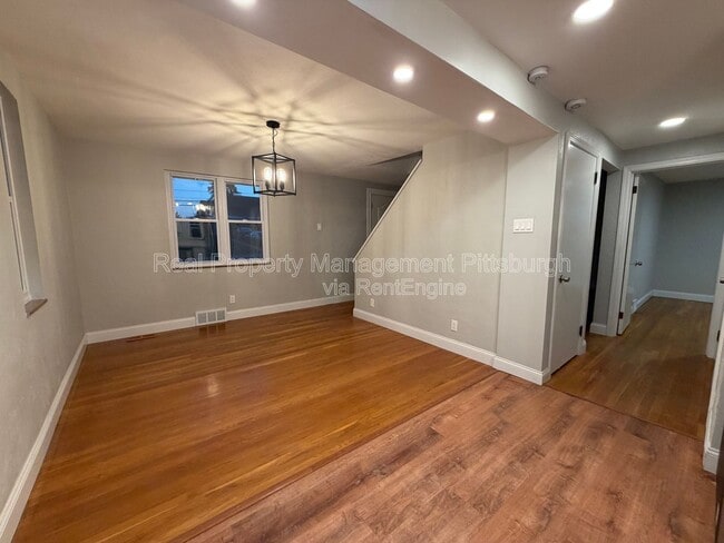 Building Photo - 1053 Edward Dr