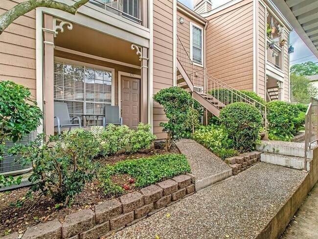 Building Photo - 1880 White Oak Dr