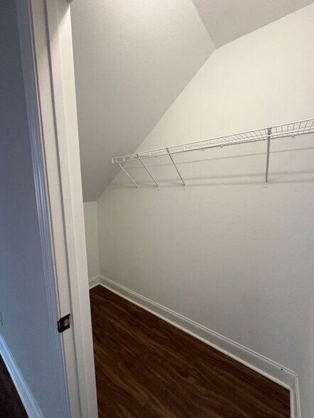 Building Photo - 1126 Maple Tree Ln