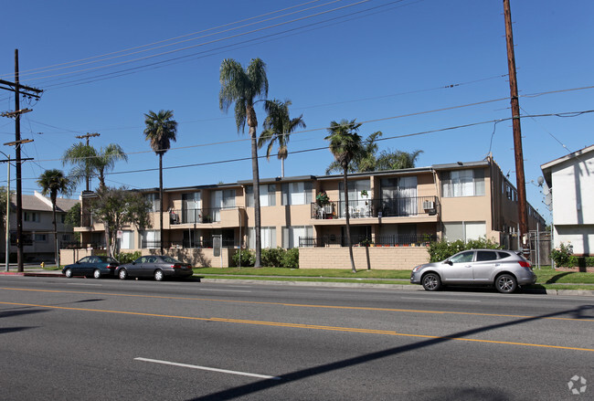 Building Photo - 7701 Reseda Blvd