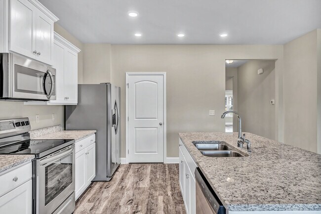 Building Photo - 113 Fourstar Ln