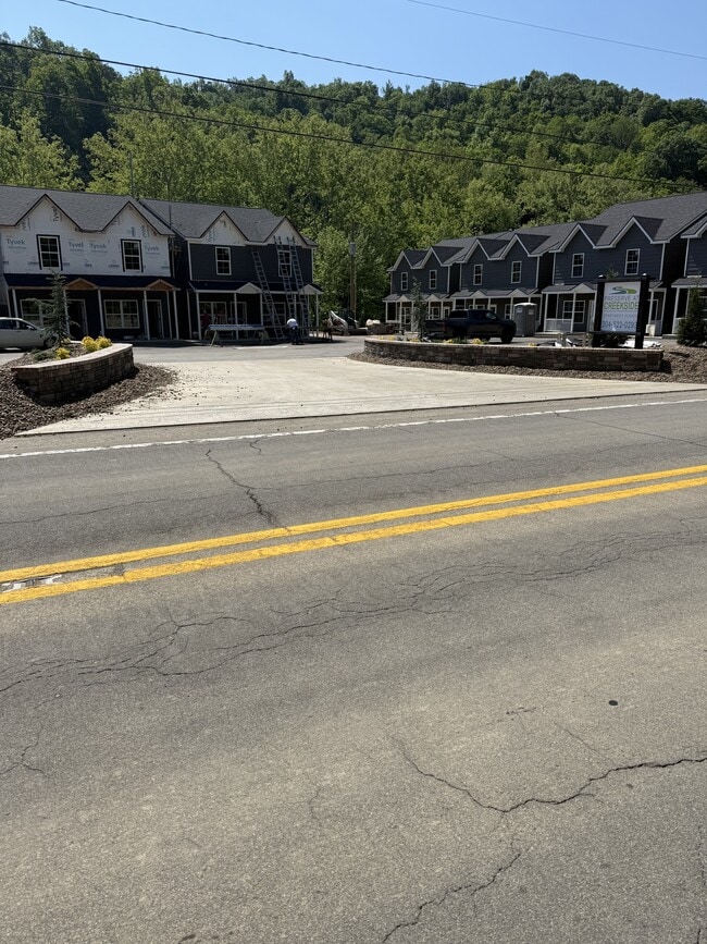 Building Photo - 6290 Davis Creek Rd