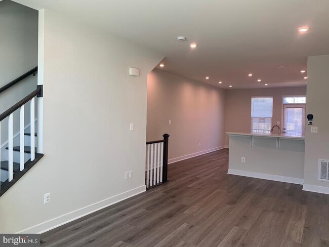 Building Photo - 14036 Sunrise Valley Dr