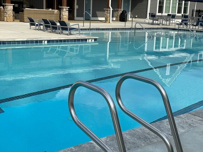 Building Photo - Cardinal | 4 Bed 2.5 Bath | Garage | 1895 sf | $2959-$3255 | 8, 9, 10, 12, 14, and 15 month lease...