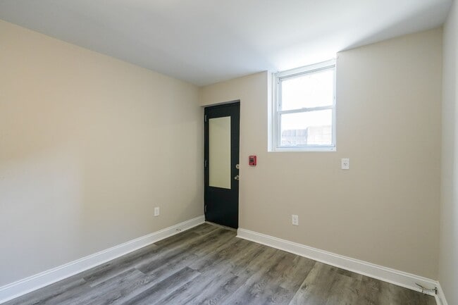 Building Photo - 1335 S 8th St