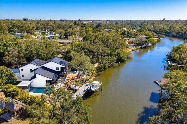 Building Photo - 2500 Monterey St