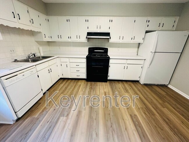 Building Photo - 11629 S Williamsburg Dr