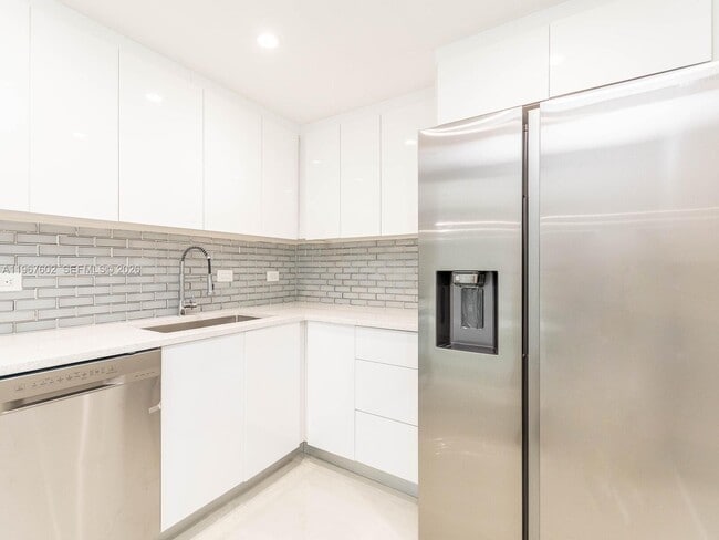 Building Photo - 20505 E Country Club Dr