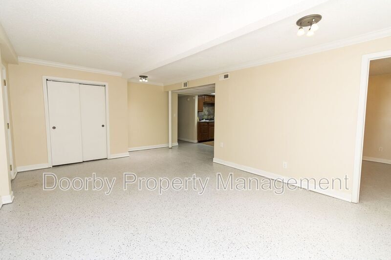 Building Photo - 1309 Labrea Dr