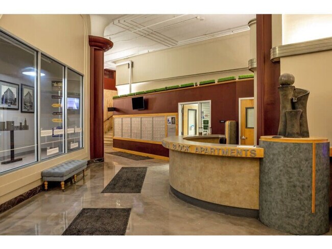 Building Photo - 125 W Market St