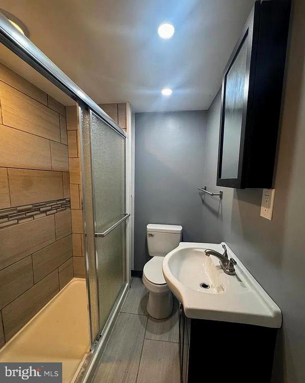 Building Photo - 2116 E Cambria St