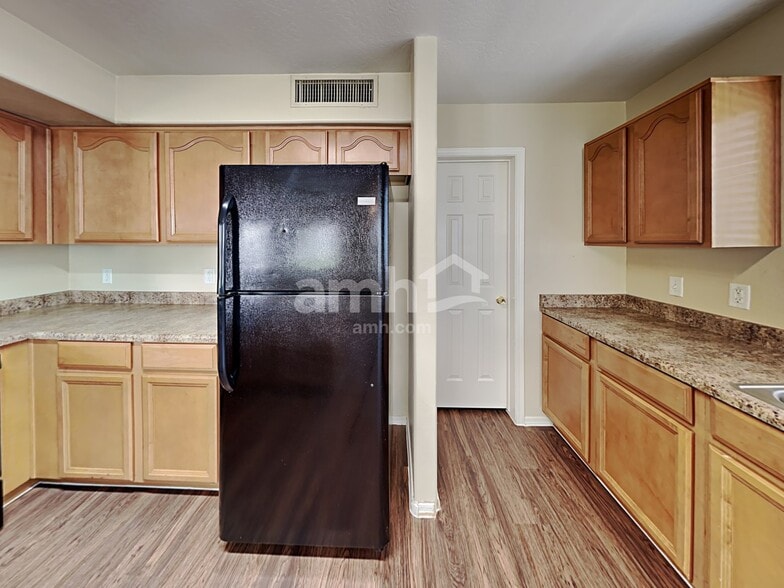 Building Photo - 13440 W Rhine Ln