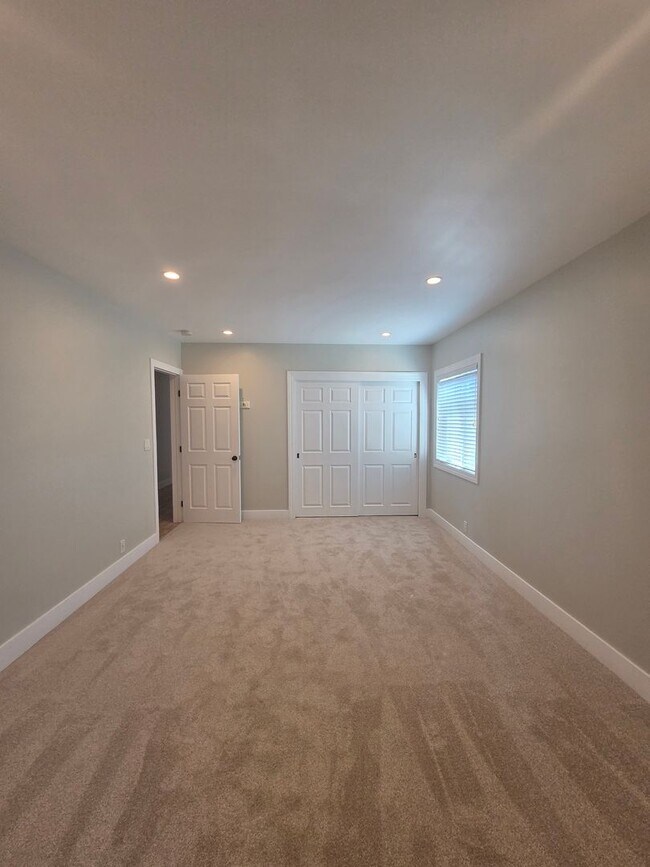 Building Photo - West Side Petaluma Gem- Beautiful 3 bedroom 2 bathroom