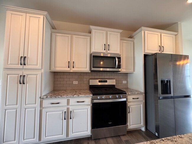 Building Photo - 4BR 2.5Bath Beauty in High Point
