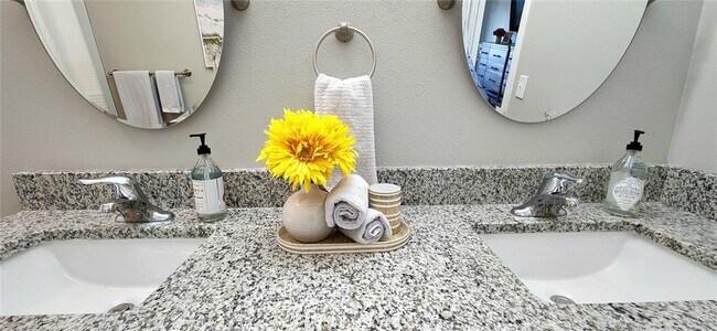 Building Photo - 2111 Sebring Pl