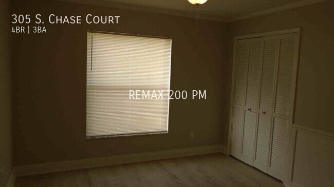 Building Photo - 305 S Chase Ct