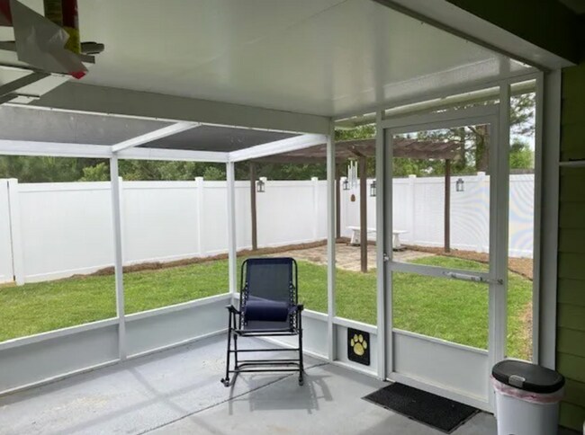 Building Photo - Stylish 3BR Home with Open Layout, Screened Porch & Fenced Yard