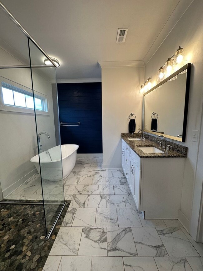 Building Photo - 3 Bedroom / 2 Bath  Johnson City TN