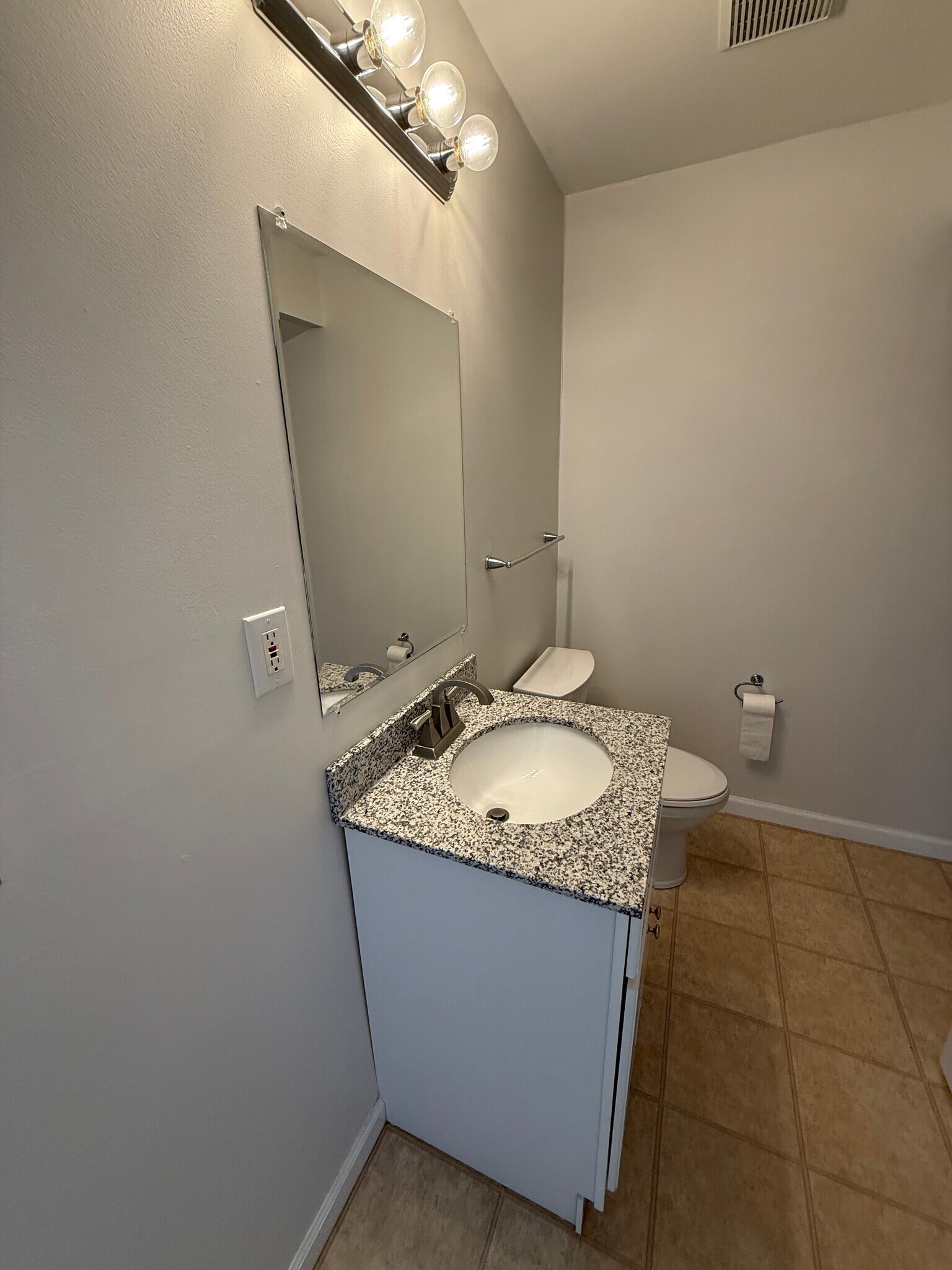 Building Photo - 305 W Seminary St