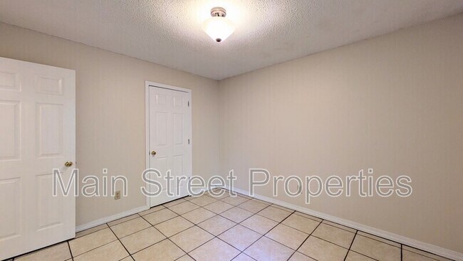 Building Photo - 1485 Pine Ln Dr