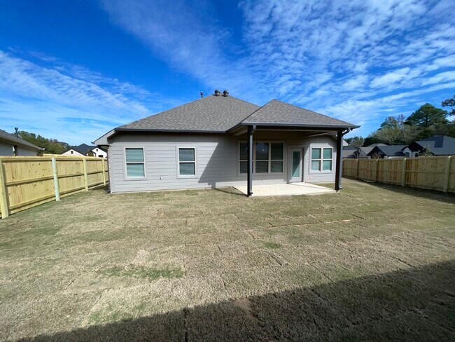 Building Photo - 10008 Dayspring Dr