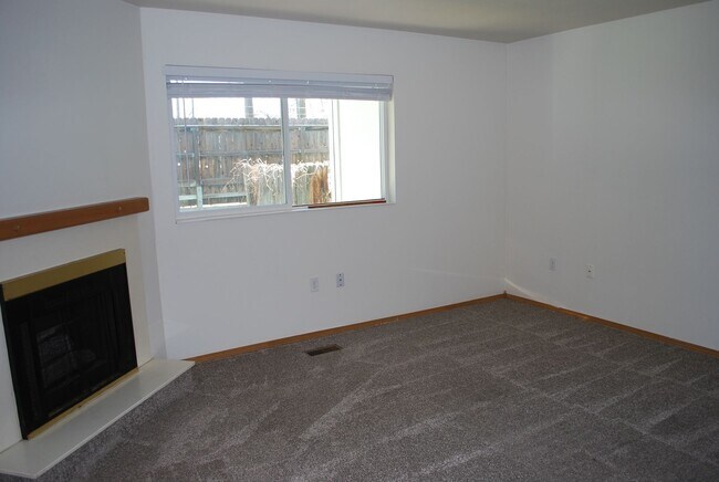 Building Photo - 1716 S Eagleson Rd