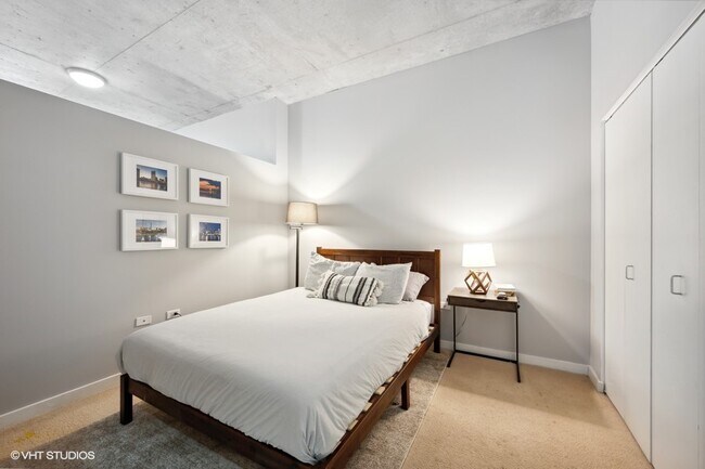 Building Photo - 235 W Van Buren St