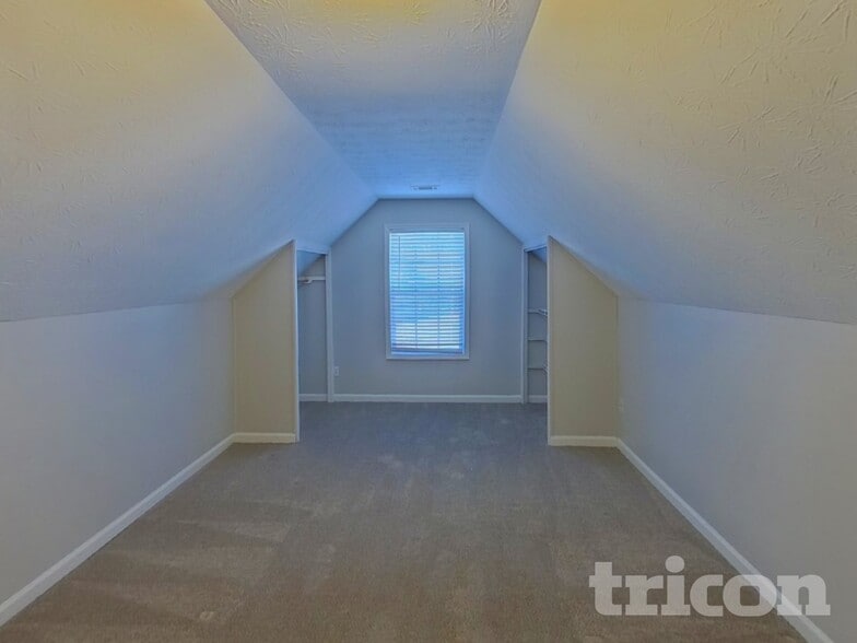 Building Photo - 348 Shadowbrooke Cir SW