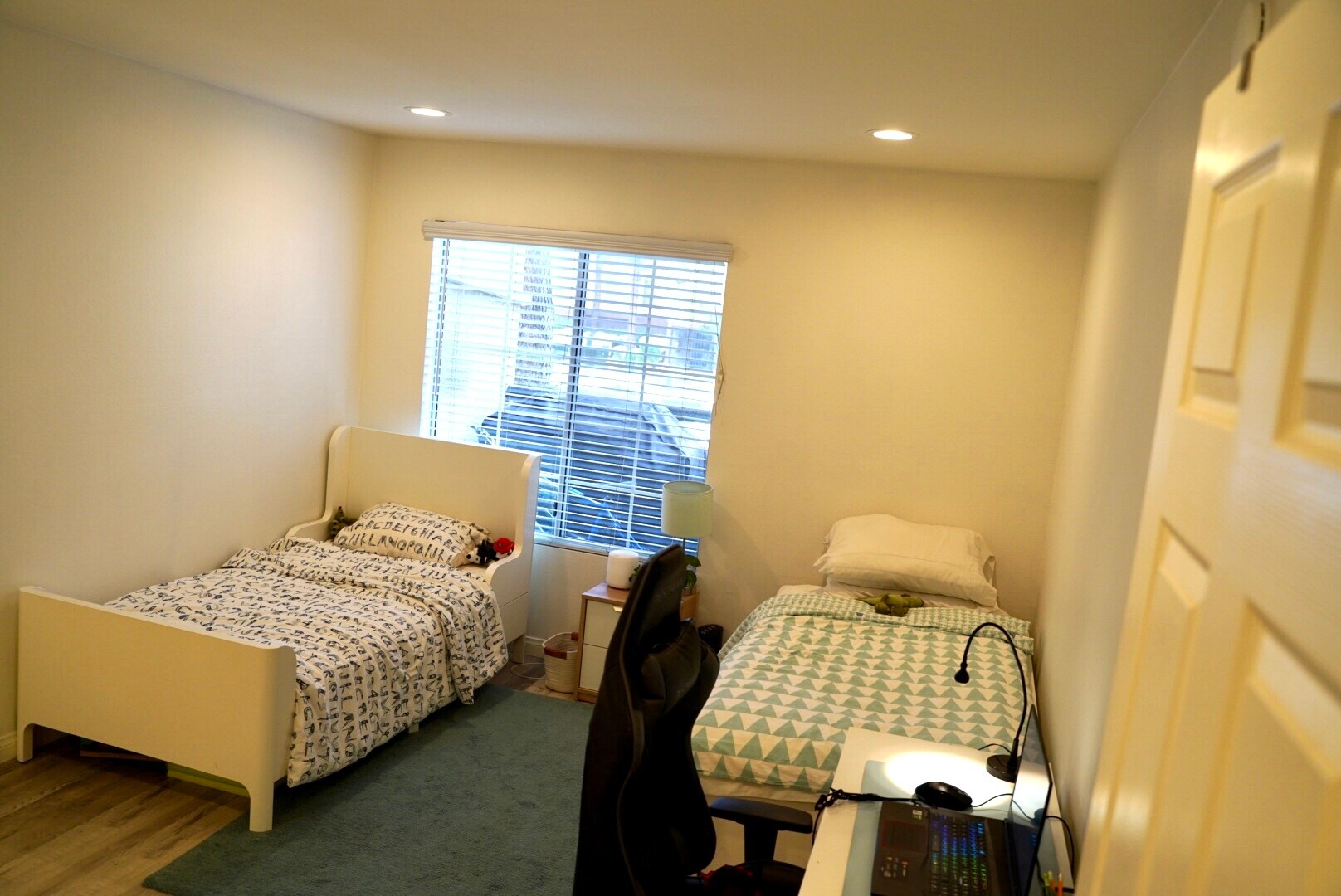 Building Photo - 21500 Burbank Blvd