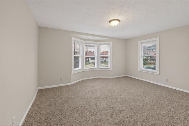 Building Photo - 3403 Broadway St