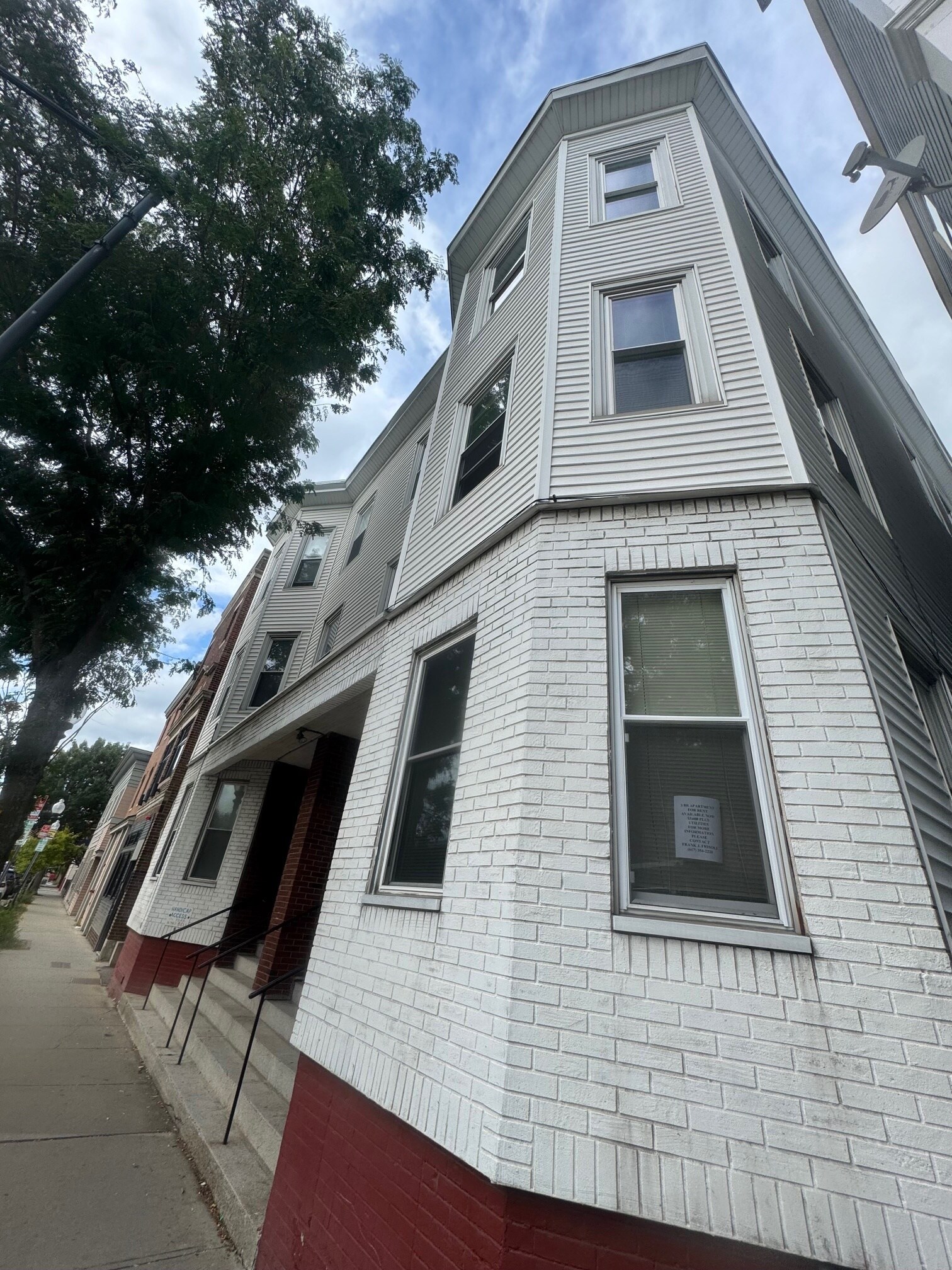 Building Photo - 795 Cambridge St