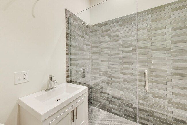 Building Photo - 1429 W. Grand(AKA 1117 Hoyne)