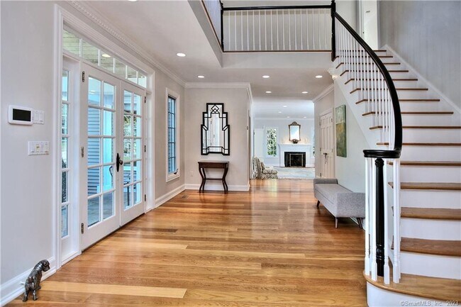 Building Photo - 30 Soundview Farm Rd