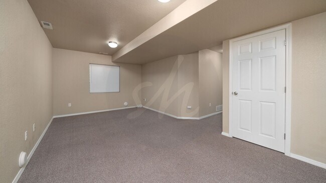 Building Photo - 4 Bedroom Home in Barnstormers Landing