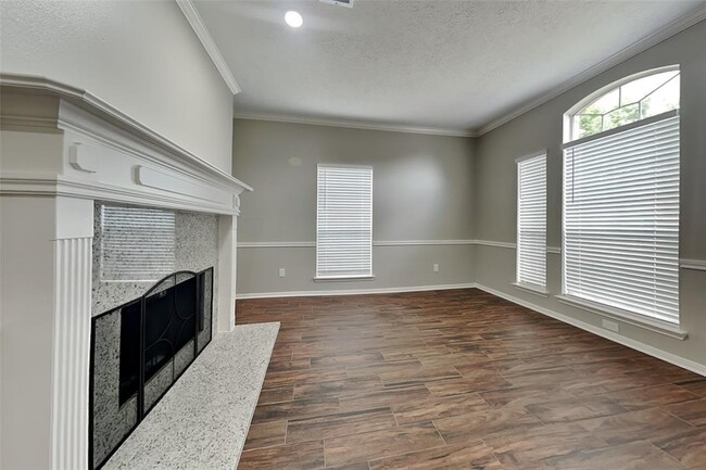 Building Photo - 8523 Discus Dr