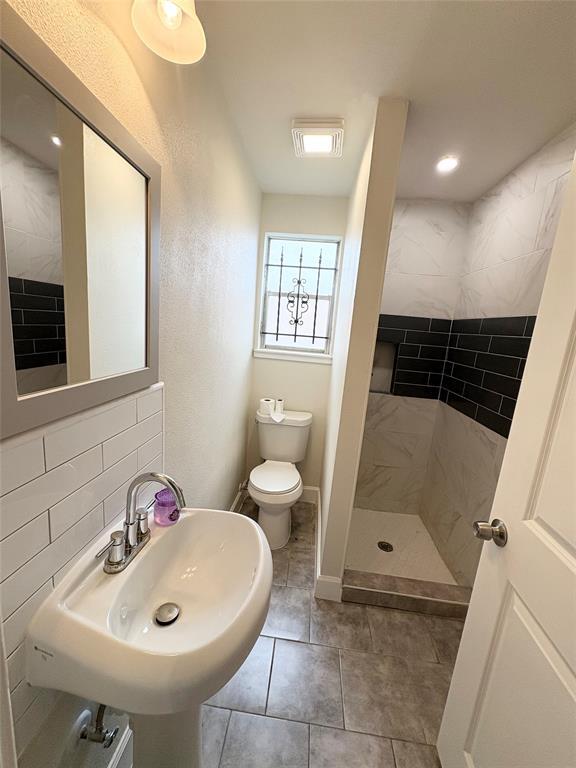 Building Photo - 3802 Westhampton Dr