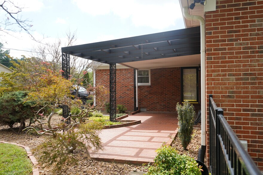 Building Photo - 735 Fisk Rd