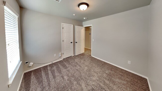 Building Photo - Nice 3 Bedroom 2 Bath Home in Mustang Schools