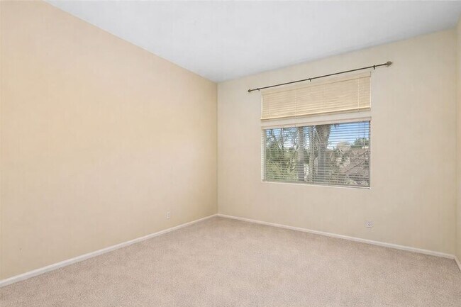 Building Photo - 908 S Lone Pine Ln