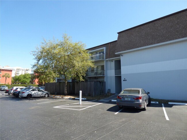 Building Photo - 9631 SW 77th Ave