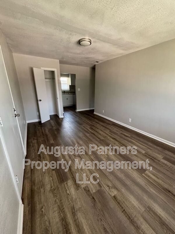 Building Photo - 110 3rd St