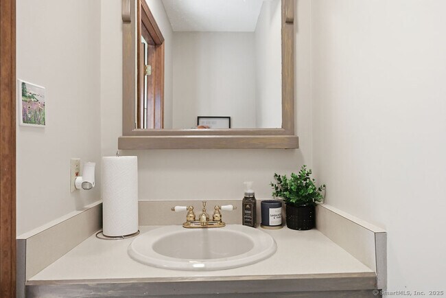 Building Photo - 25 Washington St