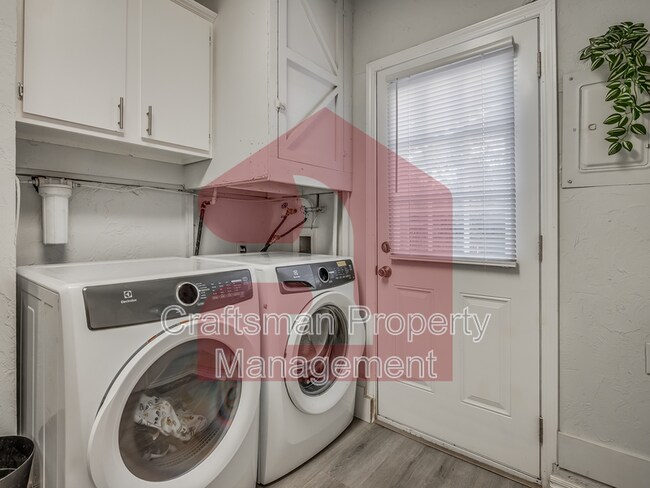 Building Photo - 2024 NW 45th St