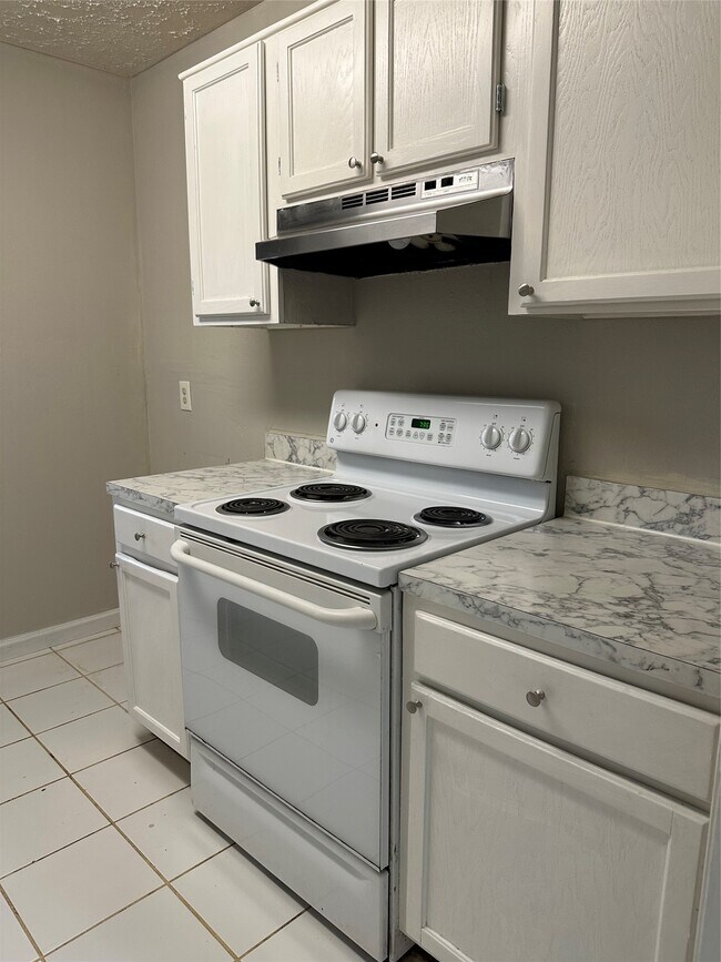 Building Photo - 3727 Meadow Pl Dr