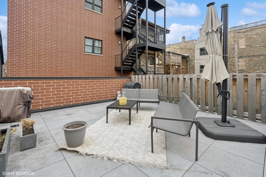 Building Photo - 3837 N Kenmore Ave