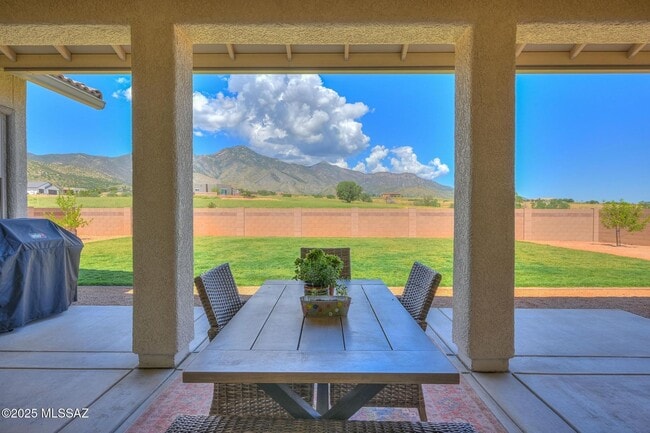 Building Photo - Kings Ranch