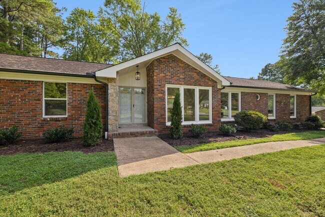 Building Photo - Completely renovated ranch 4BR/4BA ranch h...