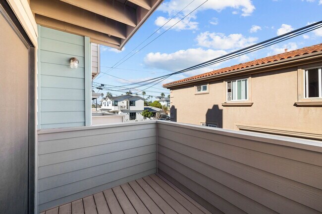 Building Photo - 733 Seacoast Dr